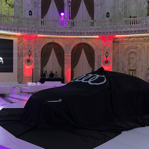 Audi A8 إطلاق